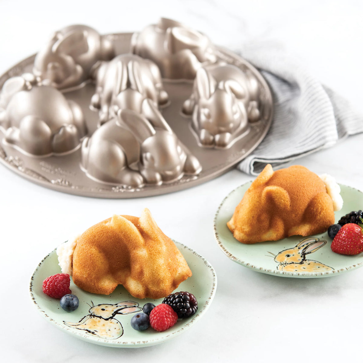 Nonstick Cast Aluminum Cakelet Pan B278367