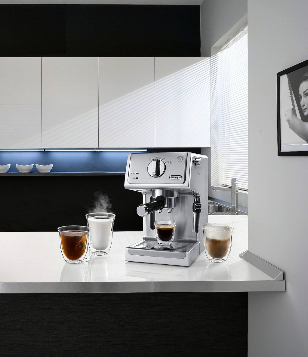 15-Bar Pump Espresso & Cappuccino Machine D5207