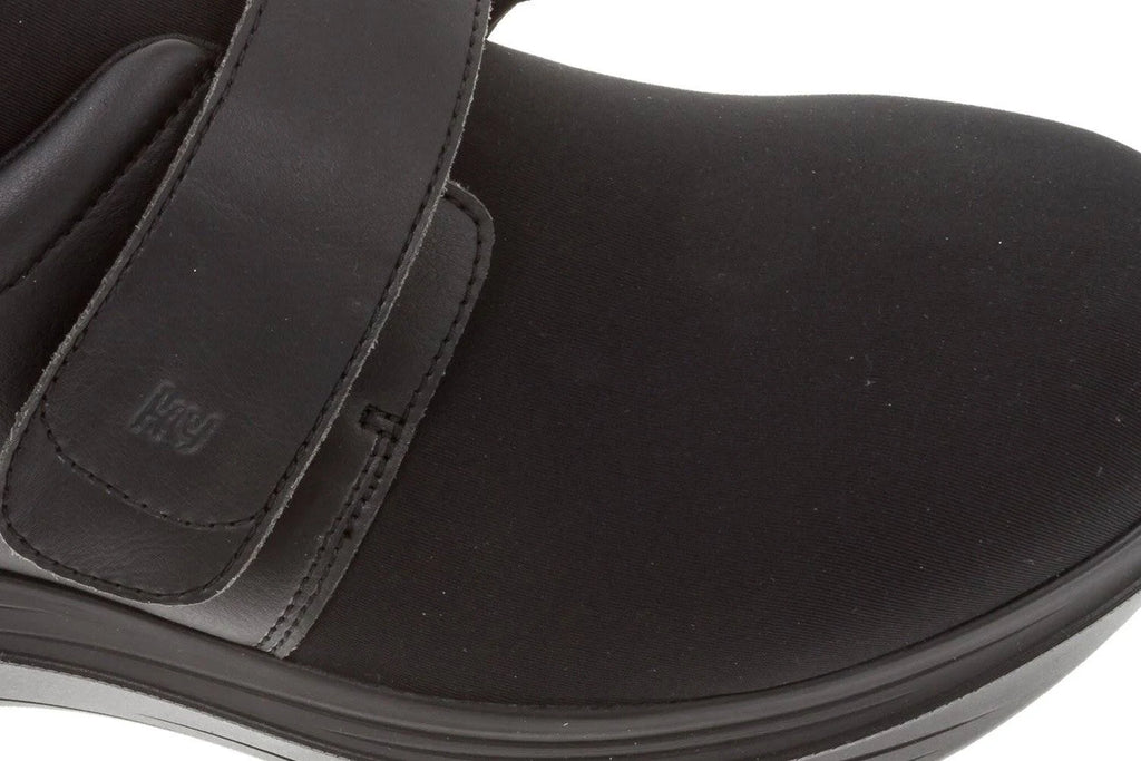 Black 11 S5747