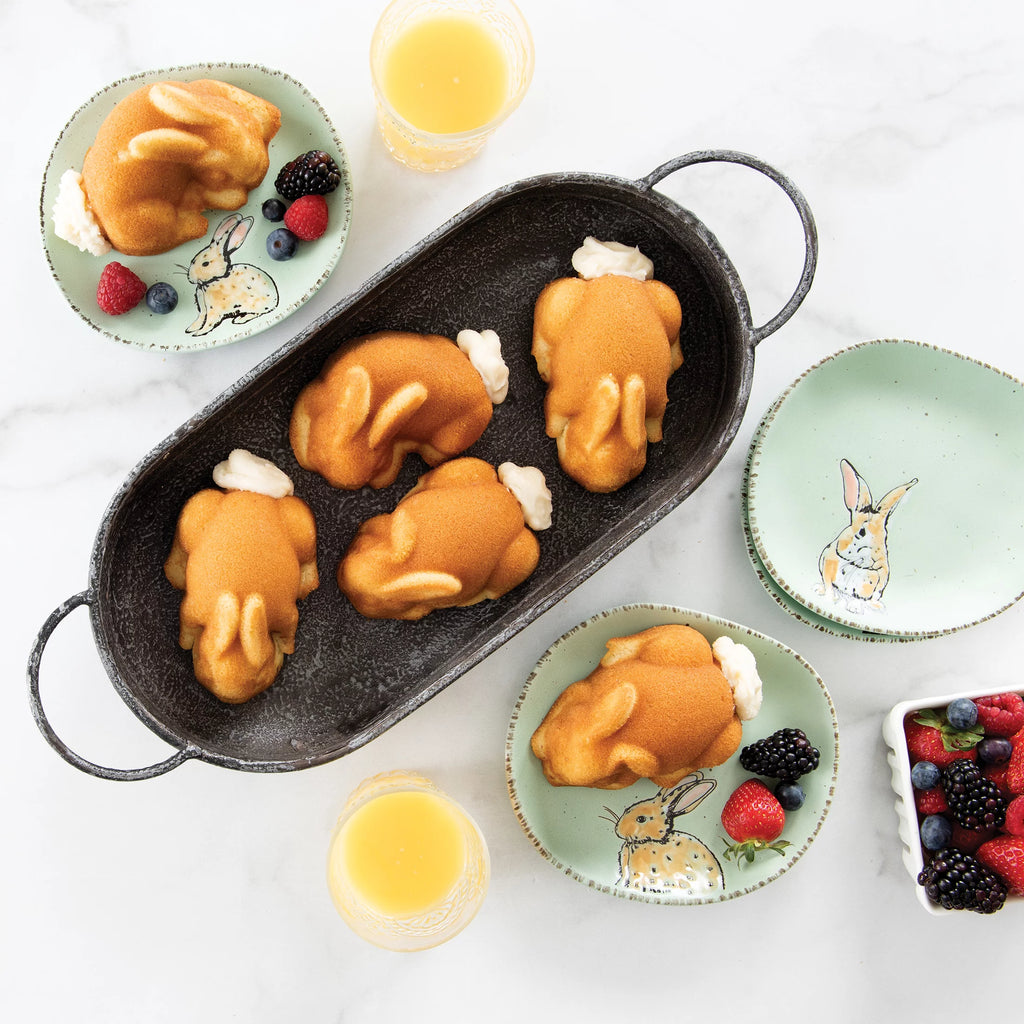 Nonstick Cast Aluminum Cakelet Pan B278367