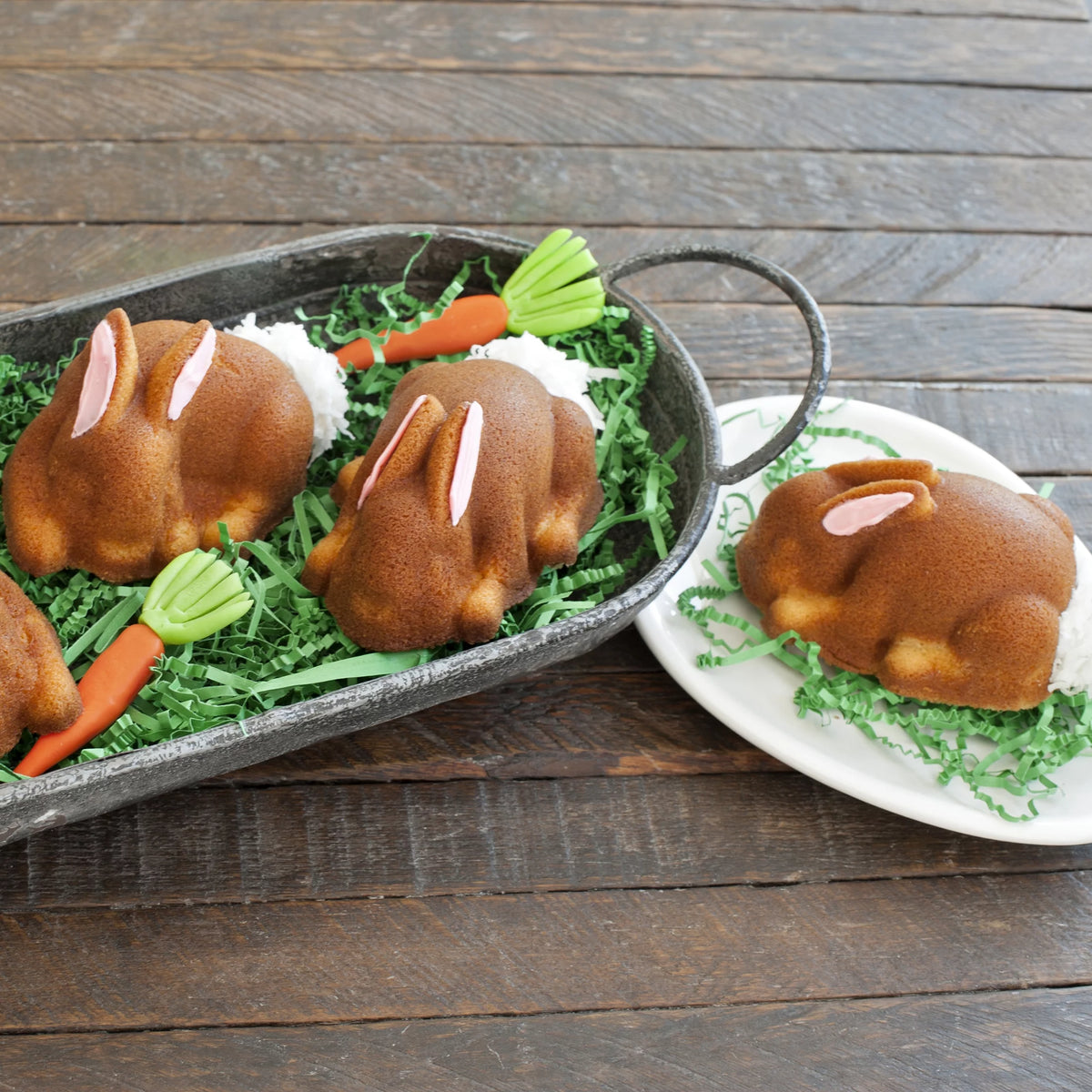 Nonstick Cast Aluminum Cakelet Pan B278367