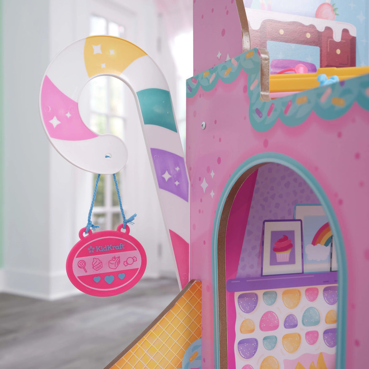 Wooden Dollhouse with 28 Accessories H1331