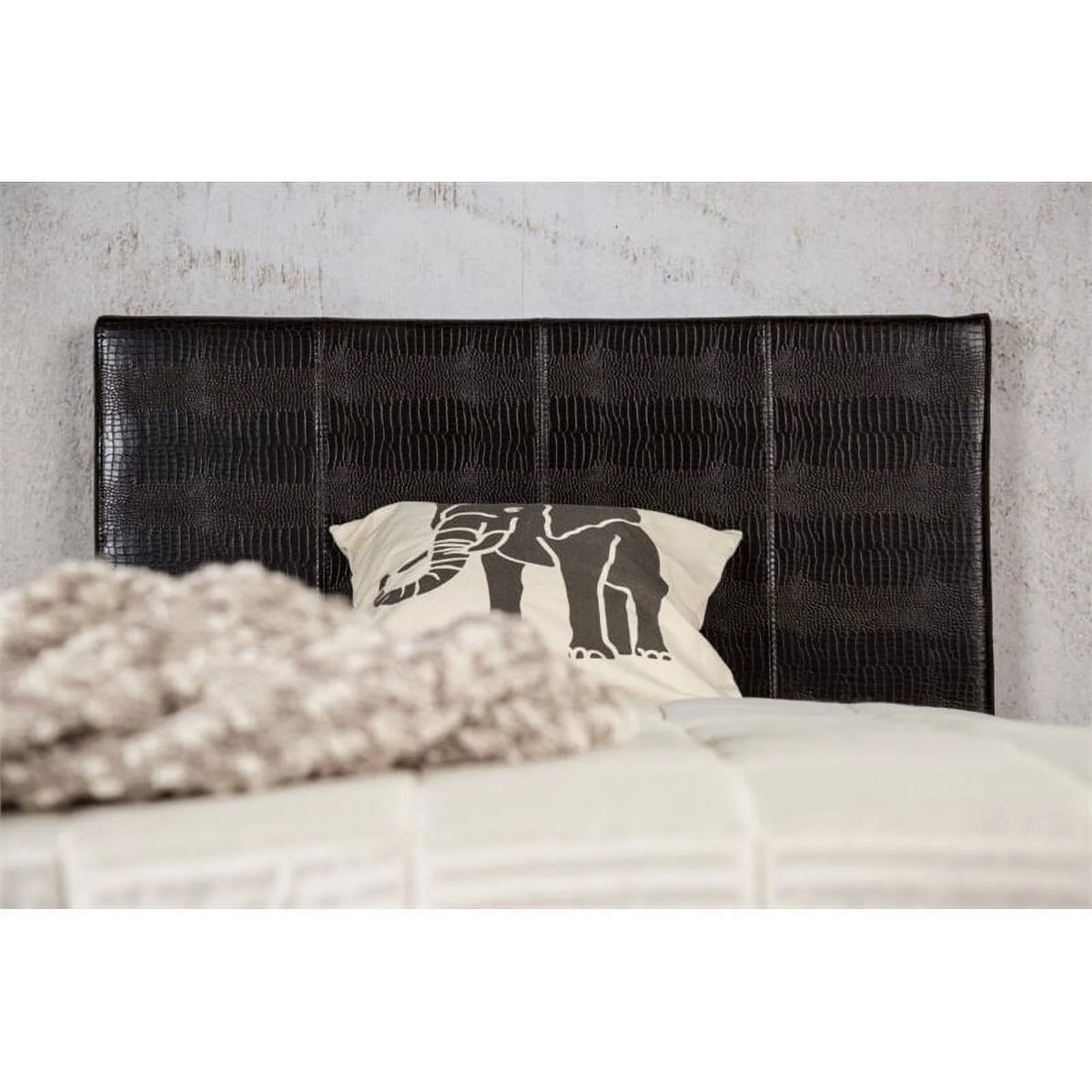 Faux Leather Queen Platform Bed V665