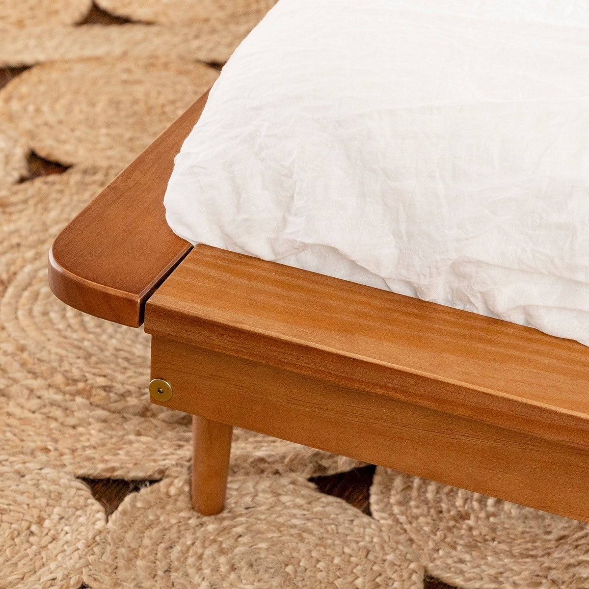 Solid Pine Wood Spindle Bed - Caramel - Queen H340623