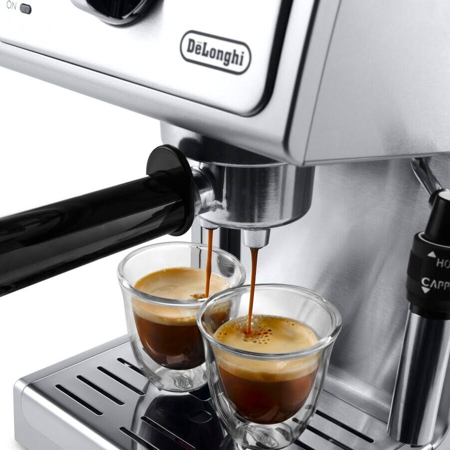 15-Bar Pump Espresso & Cappuccino Machine D5207